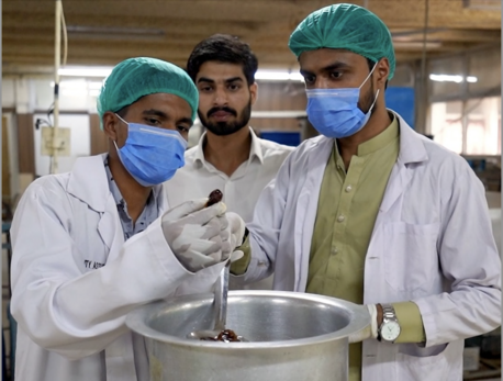 University students in Faisalabad created a start-up, Royella Foods, to combat waste in Pakistan's date industry. 