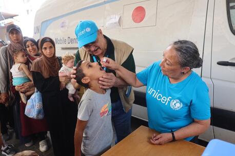 UNICEF staff administrating polio vaccines at UNRWA health clinic in Deir al-Balah in the center of the Gaza Strip.