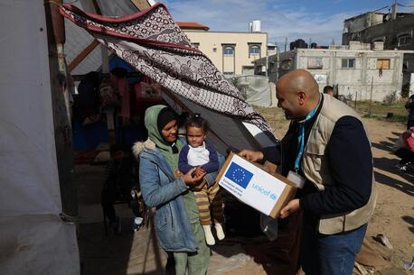 UNICEF Staff members distribute warm clothing to the IDP community in Rafah, southern Gaza Strip.