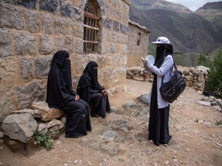 23-year-old Saba Muhammad Essa, a UNICEF-supported community health worker, travels on foot to reach families cut off from health services by fighting in Bait Essa, Emran governate, Yemen in 2020.