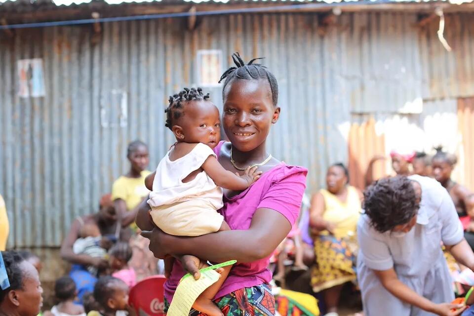 Hawanatu, 8 months, and her mother at a UNICEF-supported nutrition outreach session in Freetown, Sierra Leone.