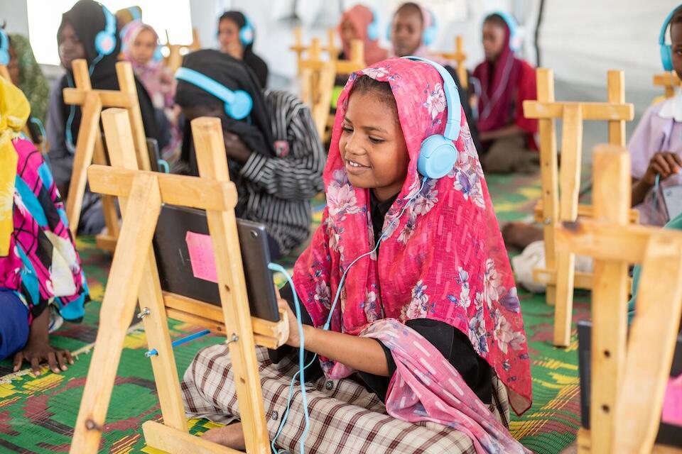 Children attend an e-learning session at the UNICEF-supported Makana at El Gox gathering point located in Kosti, White Nile state, Sudan.