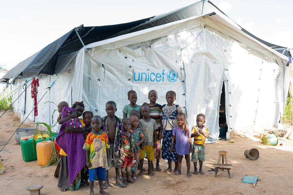 In response to the declaration of a state of national disaster made by the transitional government of Mali on August 23rd, UNICEF is providing urgent humanitarian assistance to households affected by the recent devastating floods in the Ségou region with essential items such as shelters and sanitation and hygiene supplies.