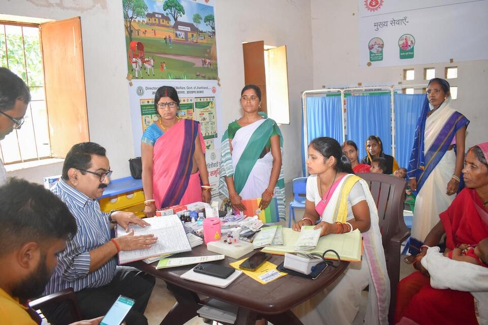 District authorities provide supportive supervision visits  at the routine immunization site in the village of Tulsidih in Jharkhand, India.