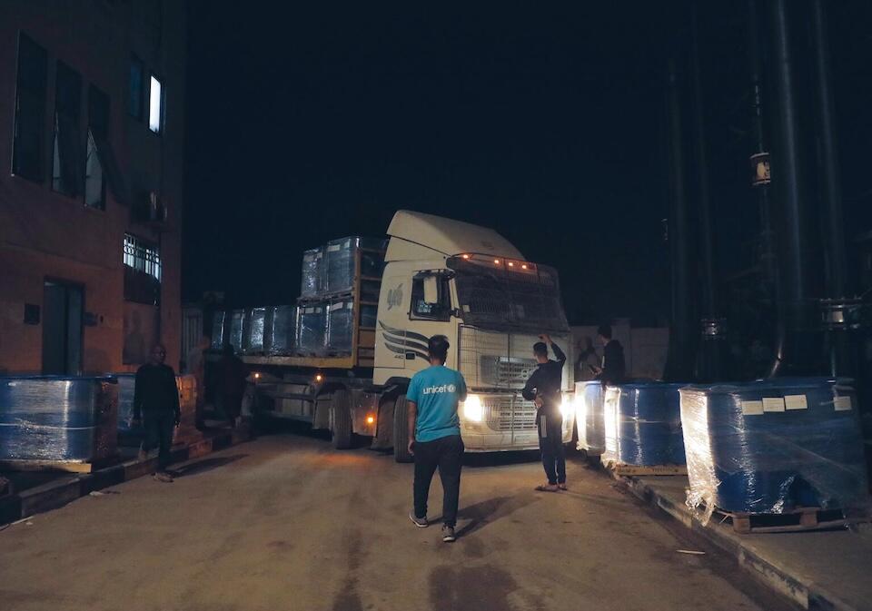 On Nov. 19, 2024, UNICEF delivers 20,000 litres of chlorine to the UNICEF desalination plant south Gaza, to support the production of  safe drinking water for Gaza.